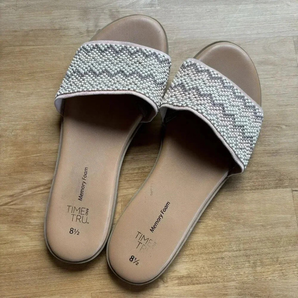 TIME AND TRU MEMORY FOAM Pink Embellished Band Flat Heel Slide Sandals Sz 8.5 - Picture 1 of 6